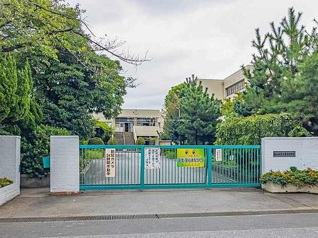 春日部市立豊野中学校（約1,840m）