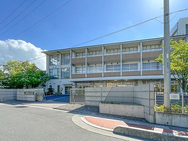 春日部市立東中学校（約2,000m）