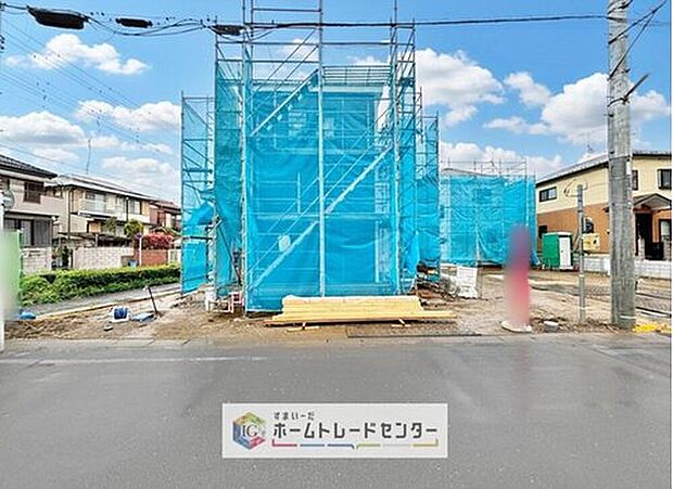 【現地外観写真】完成してからは見ることのできない、施工方法や構造をしっかりとご確認いただけるのが、建築中の住宅の大きなメリットです。専門知識を持ったスタッフがご説明させていただきます。お気軽にお問い合わせください。