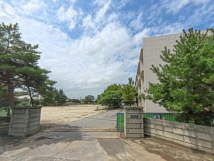 春日部市立武里小学校 400m 　(徒歩5分)