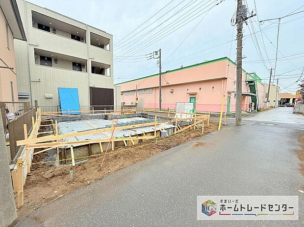 【現地外観写真】モデルハウスのご案内や、仕様や色の説明も細かくさせていただきます。弊社は飯田グループホールディングス唯一の販売専門会社になるので、細部まで説明いたします。もちろん住宅ローンのご相談だけでも大丈夫です。