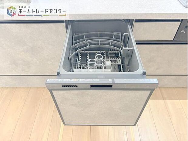 【【食器洗浄乾燥機】】後片付けもラクラクなビルトイン食洗機付き。洗い終わった食器の水切りや乾燥としても便利です。