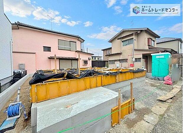 【現地外観写真】完成してからは見ることのできない、施工方法や構造をしっかりとご確認いただけるのが、建築中の住宅の大きなメリットです。専門知識を持ったスタッフがご説明させていただきます。お気軽にお問い合わせください。
