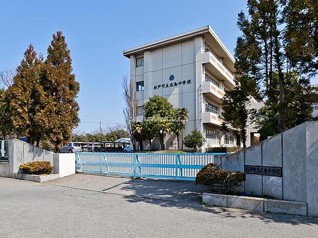 杉戸町立杉戸南中学校（約680m）