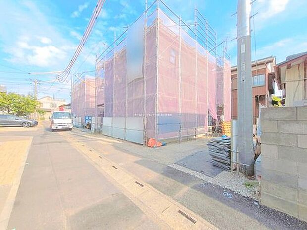 【 前面道路含む現地写真】資料請求やご案内も即日対応いたします♪同じ施工例の物件見学や、完成イメージプレゼンテーションも承っております。どのような建物が建つか、間取りの広さは?など気になる点を一つ一つご説明させていただきます。