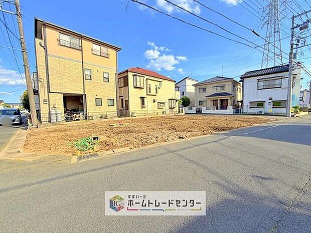 【現地外観写真】モデルルームのご案内も承ります。間取りや実際の設備もご確認いただけます♪
◯越谷駅まで徒歩19分、開放感ある明るい角地です♪
◯敷地面積35坪以上!カースペースは2台分あります