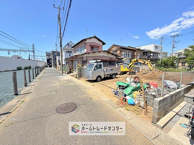 【前面道路含む現地写真】土日のご予約はもちろん、平日やお仕事のお時間に合わせてのご案内も実施しています。まずはお客様のご都合をお伺いさせて頂き、それに合う形で物件のご紹介をさせていただきます。お気軽にお問い合わせください。