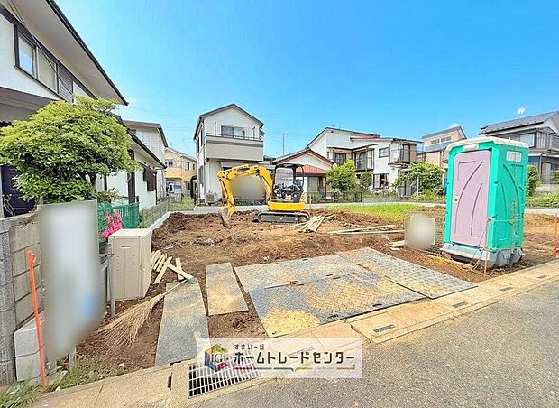 【現地写真】どのような建物が建つか、間取りの広さはどうかなど、気になる点は丁寧にご説明いたします。資料請求やご案内は即日対応いたします。土日や平日、お仕事終わりの時間など、ご都合に合わせてご案内いたします。