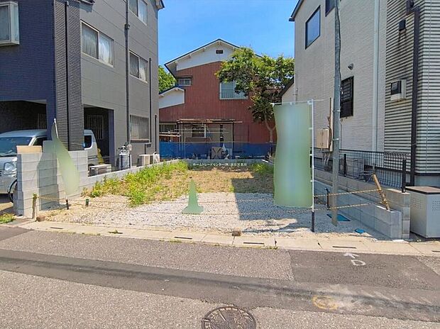 【現地外観写真】完成してからは見ることのできない、施工方法や構造をしっかりとご確認いただけるのが、建築中の住宅の大きなメリットです。専門知識を持ったスタッフがご説明させていただきます。お気軽にお問い合わせください。