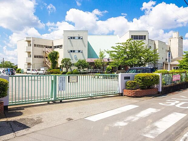 幸手市立長倉小学校(約1,300m)