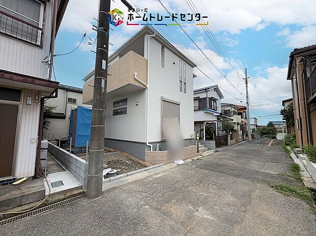 【前面道路含む現地写真】実際に見ていただくと、こちらの物件の良さがお分かりになるかと思います。住宅ローンも複数の提携ローンの中から、お客様のご希望にあった住宅ローンをご提案いたします。まずはお気軽にご相談ください。