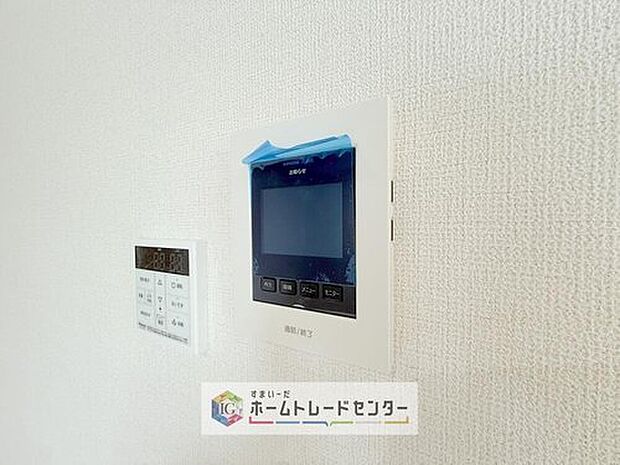 【【TVモニター付きインターホン】】録画機能もあり、どのような人が何時に来訪されたのかが分かります。防犯上はもちろん、お届け物などの把握にも便利です。ライトが付いているので、夜間でも安心です。
