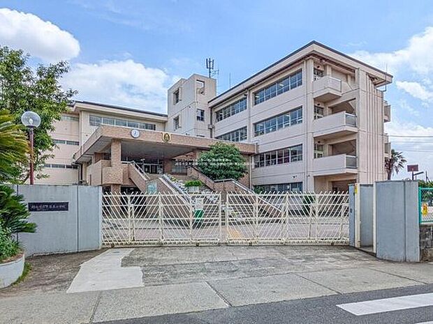 越谷市立大袋東小学校（約580m）