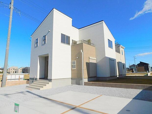 【類似外観同仕様】類似外観同仕様の物件になります。扉や窓の開口部の位置やデザインが異なります。建物のプレゼンテーションやモデルハウスのご案内も行っているので、お気軽にお問い合わせください。