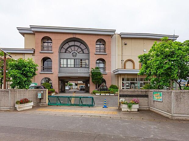越谷市立荻島小学校（約800m）
