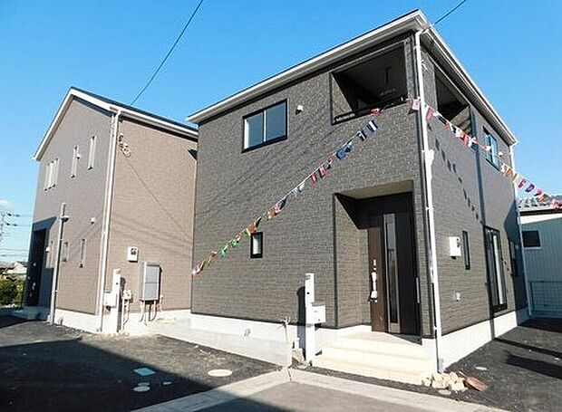 【【類似外観同仕様】】類似外観同仕様の物件になります。扉や窓の開口部の位置やデザインが異なります。
建物のプレゼンテーションやモデルハウスのご案内も行っているので、お気軽にお問い合わせください。