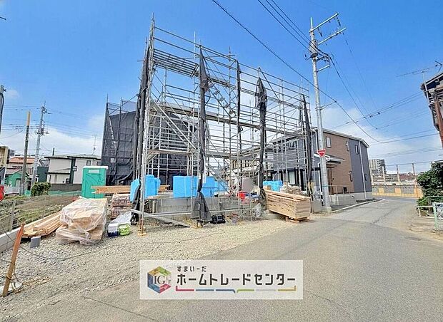 【現地外観写真】どのような建物が建つか、間取りの広さはどうかなど、気になる点は丁寧にご説明いたします。資料請求やご案内は即日対応いたします。土日や平日、お仕事終わりの時間など、ご都合に合わせてご案内いたします。