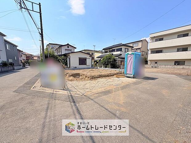 【現地外観写真】どのような建物が建つか、間取りの広さはどうかなど、気になる点は丁寧にご説明いたします。資料請求やご案内は即日対応いたします。土日や平日、お仕事終わりの時間など、ご都合に合わせてご案内いたします。