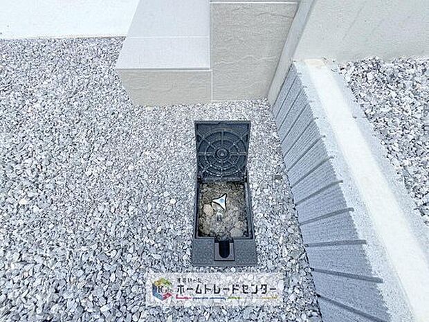 【【外水栓】】バーベキューなど、お庭でアウトドアを楽しむ方にとっては、外に水栓があれば家の中から水を運び出す手間が省けます。洗車の際にも便利です♪