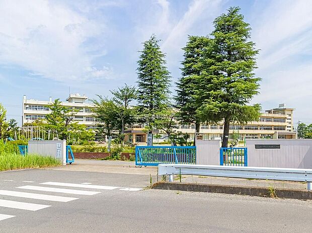 杉戸町立杉戸第二小学校(約950m)