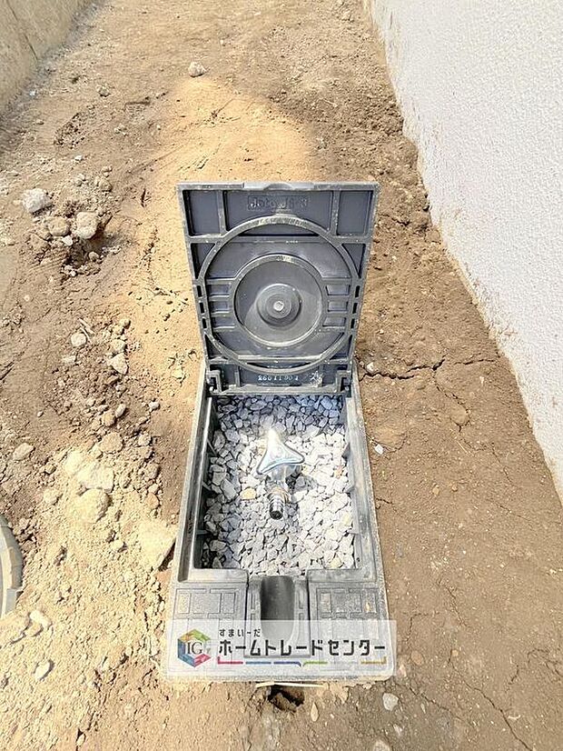 【【外水栓】】バーベキューなど、お庭でアウトドアを楽しむ方にとっては、外に水栓があれば家の中から水を運び出す手間が省けます。洗車の際にも便利です♪