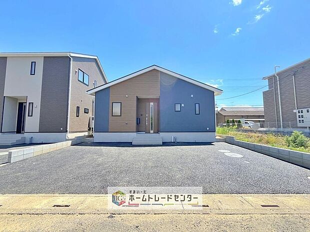 【現地外観写真】全体的に開放感があり、建物自体も開口部を多く設けておりますので、明るさと風通しの良さは自信をもってお勧めできます。両方とも建物の見栄えはもちろん、機能にも大きく影響いたしますので大切なポイントです。