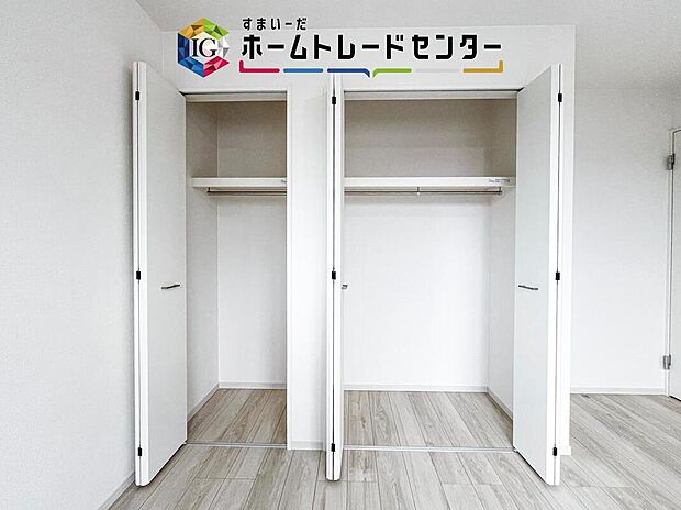【収納】収納スペースは住宅を探す際には重要なポイントの一つだと思います。そのため少しでも空間が取れるところは可能な限り収納スペースとしたしました。居室をスッキリとお使いいただきたいお客様に大変喜ばれています。