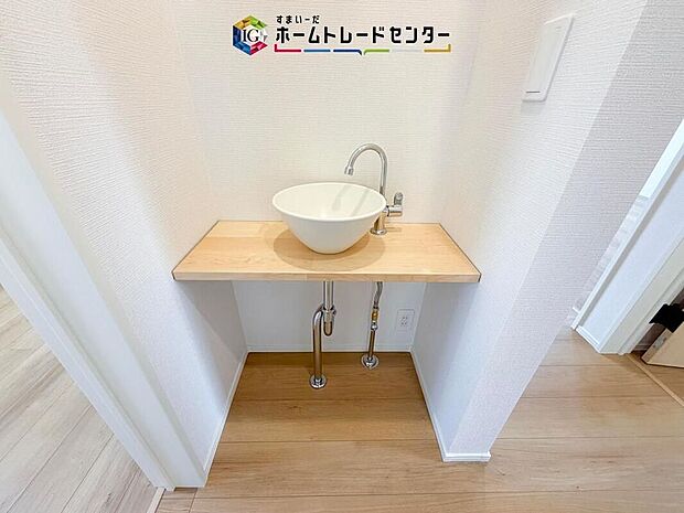 【【セカンド洗面台】】すぐに手洗い・うがいが出来る、今の時代に嬉しい設備です。洗面台が2か所あることで忙しい朝の時間帯にもゆとりが生まれます♪