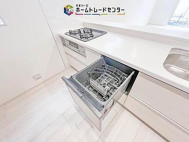 【【食器洗浄乾燥機】】後片付けもラクラクなビルトイン食洗機付き。洗い終わった食器の水切りや乾燥としても便利です。
