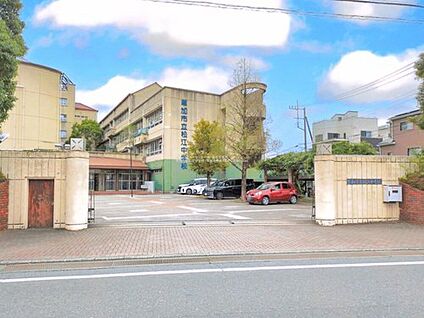 草加市立松江中学校 690m(徒歩9分)