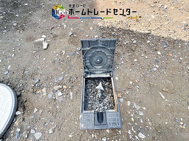 【【外水栓】】バーベキューなど、お庭でアウトドアを楽しむ方にとっては、外に水栓があれば家の中から水を運び出す手間が省けます。洗車の際にも便利です♪