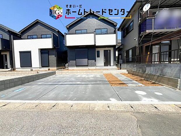 【【カースペース2台】】カースペースが2台分ございますので、家族分の自転車を駐輪したり、急な来客用の駐車スペースとしてもお使いいただけます。