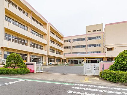 吉川市立中曽根小学校 480m 　(徒歩6分)