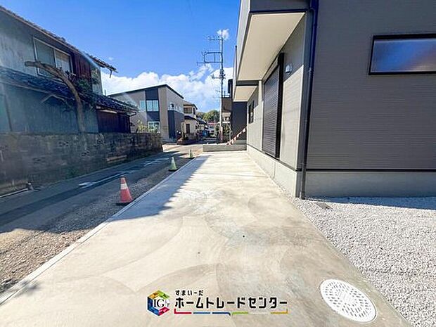 【【カースペース２台】】カースペースが2台分ございますので、家族分の自転車を駐輪したり、急な来客用の駐車スペースとしてもお使いいただけます。