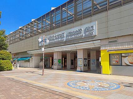 東武伊勢崎線「獨協大学前」駅 2000m(徒歩25分)