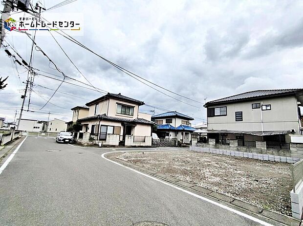建築前だからこそ敷地の広さや陽当たり、周辺との距離感をご確認いただけます。新前橋駅徒歩13分の立地や住環境についても詳しくご案内いたします。現地（2026年6月）撮影。