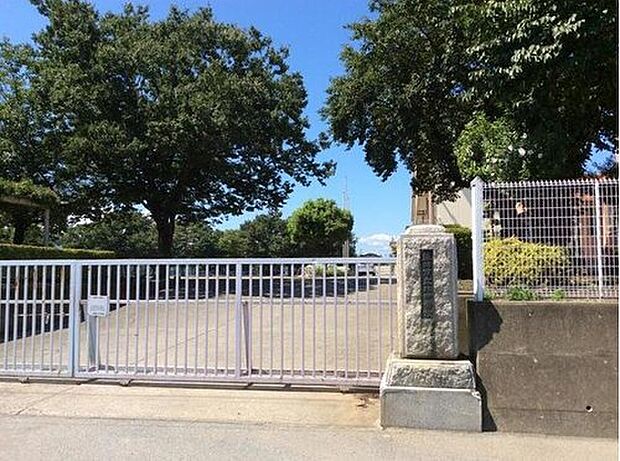 藤岡市立北中学校(約850m)