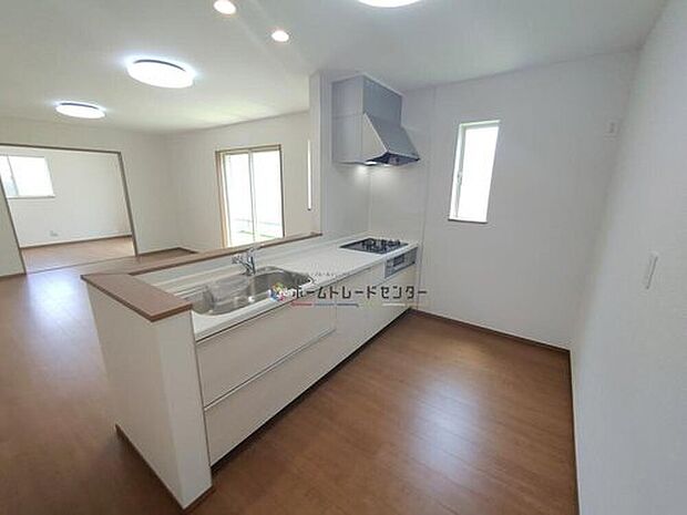 【キッチン】◆休日にご家族揃ってご見学はいかがでしょうか♪実際の現地を見てみると図面などではわからない、新たな発見もありますのでまずはお気軽にお問い合わせください♪