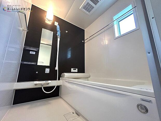 【浴室】◆毎日の疲れをいやす浴室は1坪タイプです。足を伸ばしてゆっくりとくつろげます。浴室暖房乾燥機も標準装備です!