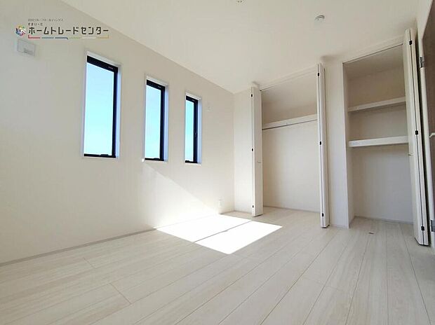 【リビング以外の居室】全居室収納完備！生活スペースを有効に使えます！