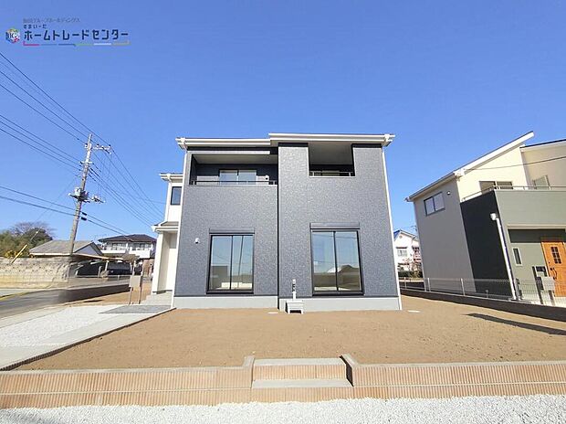 【庭】広々としたお庭はガーデニングや家庭菜園も楽しめます♪
