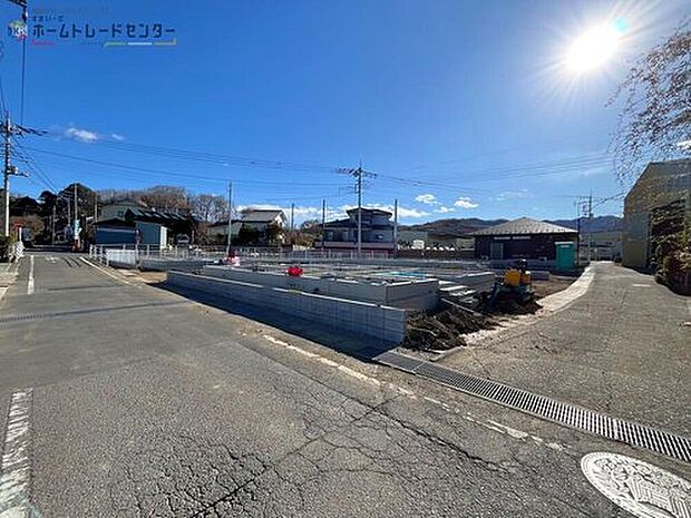 【前面道路含む現地写真】◆休日にご家族揃ってご見学はいかがでしょうか♪実際の現地を見てみると図面などではわからない、新たな発見もありますのでまずはお気軽にお問い合わせください！