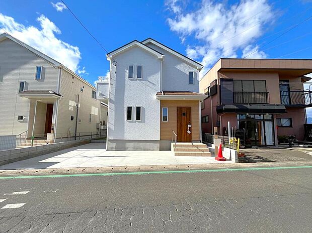 【現地外観写真】◆休日にご家族揃ってご見学はいかがでしょうか♪実際の現地を見てみると図面などではわからない、新たな発見もありますのでまずはお気軽にお問い合わせください！