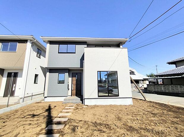 【現地外観写真】2号棟◆飯田グループホールディングス唯一の販売専門会社のホームトレードセンターの社員が直接、当物件をご案内いたします。見学希望、資料請求等、お気軽にお問い合わせくださいませ♪