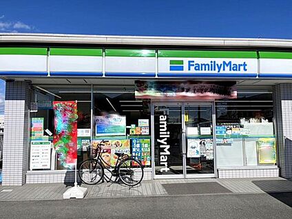 ファミリーマート藤岡七丁目店 750m(徒歩10分)