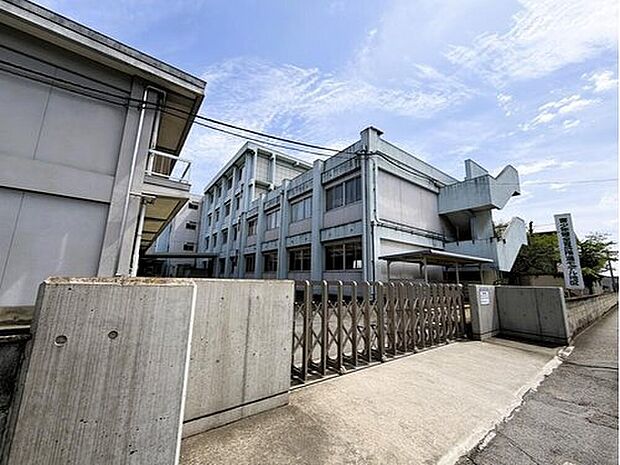 高崎市立片岡中学校（約1,300m）