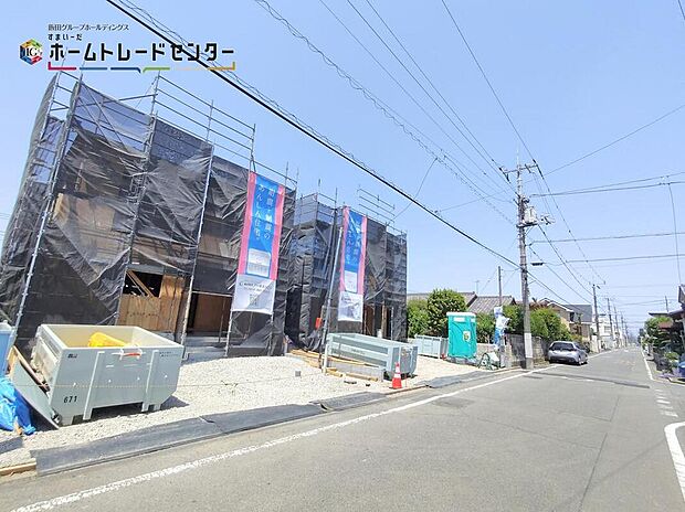 【前面道路含む現地写真】2026年5月撮影
前面道路幅は約6ｍです。閑静な住宅街にあり、お車の出し入れもスムーズに行っていただけます。