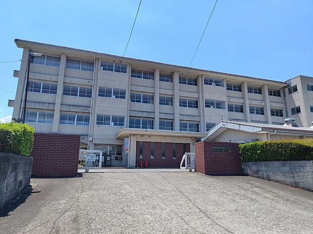 高崎市立八幡中学校（約1,700m）