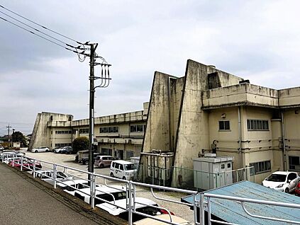 富岡市立さくら小学校 260m(徒歩4分)
