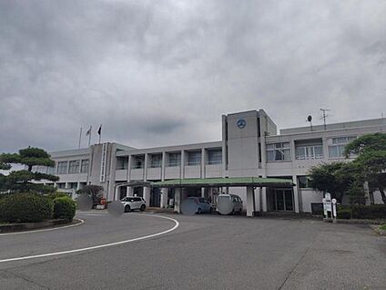 藤岡市役所 2403m (徒歩31分・車8分)